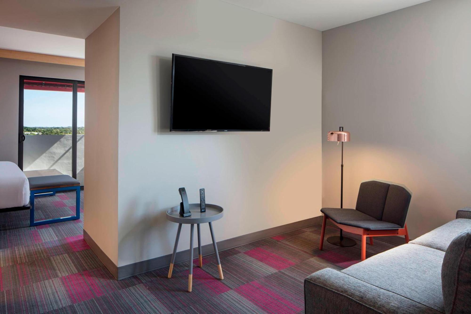 Aloft Coral Gables Hotel Exterior photo